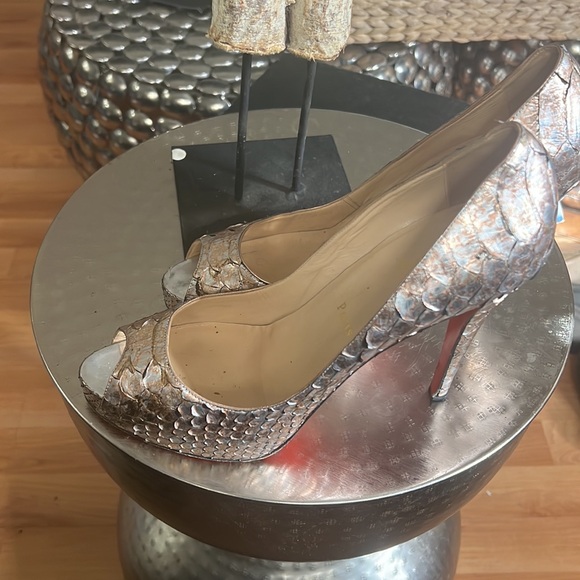 Louboutin shoes - Picture 5 of 7